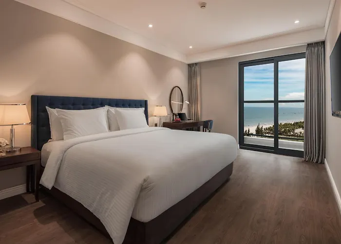 Luxury Beach Condo 5-Star, Rooftop Pool