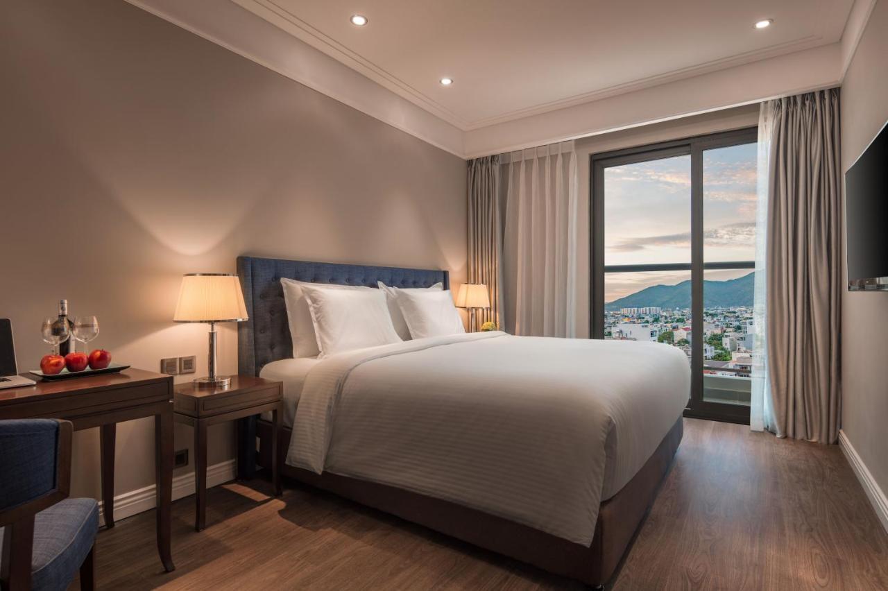 Luxury 5-star, Rooftop Pool Apartment