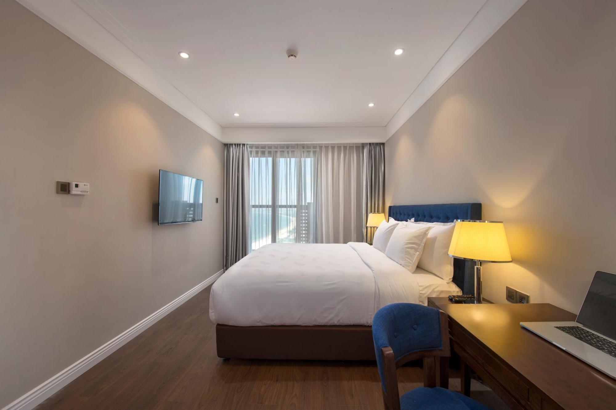 Luxury 5-star, Rooftop Pool Apartment *