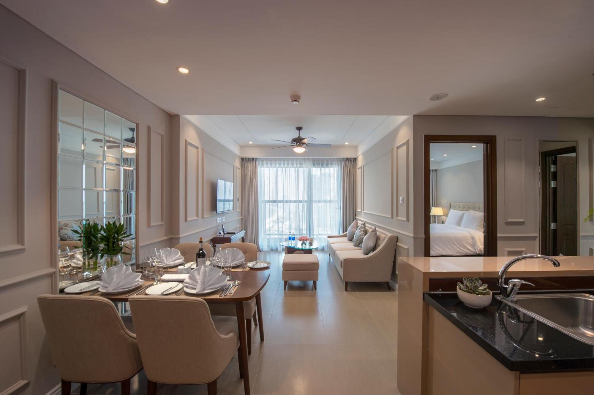 Luxury 5-star, Rooftop Pool